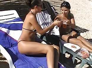 Amateur girlfriend on the beach