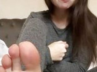 masturbation, amateur, ados, pieds, secousses, britannique, fétiche, solo, branlette-avec-les-pieds, petits-seins