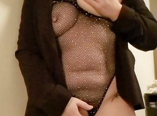 Sexy milf playing with here soaking wet pussy & big nipples -solo f...