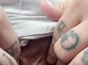 clito, poilue, masturbation, public, amateur, voiture, solo