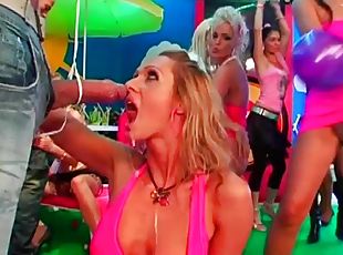 Ellen Peterson has a blast while being a part of a colorful orgy