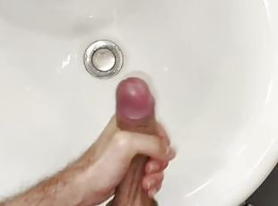 (POV) TEENAGER JERKS OFF in his AUNT SINK ????