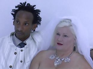 gros-nichons, mariée, grand-mère, mature, fellation, granny, interracial, black, gros-seins, mariage