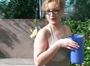 Mature chick in glasses takes hard pussy pounding outdoors