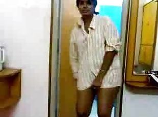 Naughty Indian girl shows her legs in homemade video