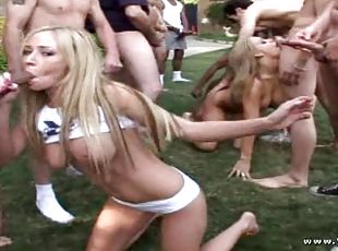 pesta-liar, di-tempat-terbuka, gambarvideo-porno-secara-eksplisit-dan-intens, seks-grup, menunggangi