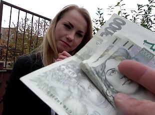 Insolent blonde enjoys the money for a nice fuck in the park