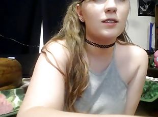 Hot slut showing nice ass on adult cam site