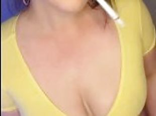 tetas-grandes, amateur, madurita-caliente, mamá, británico, fetichista, a-solas, fumando, morena