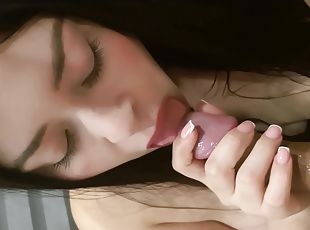 payudara-besar, amatir, blowjob-seks-dengan-mengisap-penis, penis-besar, sudut-pandang, berambut-cokelat