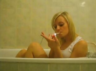 blond teen smoke in bath