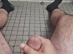 poilue, masturbation, amateur, ejaculation-sur-le-corps, branlette, pieds, secousses, ejaculation, fétiche, solo