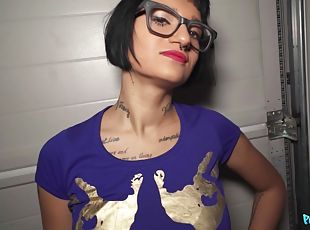 lunettes, amateur, ados, fellation-profonde, française, point-de-vue, brunette, tatouage