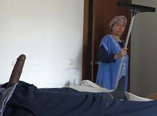 This Muslim woman is SHOCKED !!! I take out my big black cock for my turkish maid.