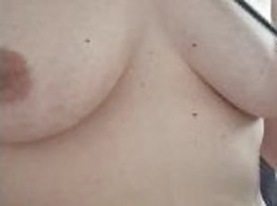 tetas-grandes, amateur, madurita-caliente, juguete, mamá, tetas, a-solas, azotaina, tatuaje, cañero