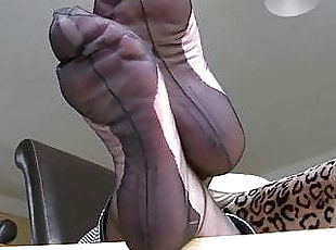 Older Fully Fashioned Nylons Feet