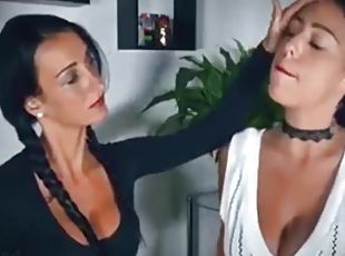 sadismo-e-masochismo, feticci, brunette, dominazione-femminile, giganti