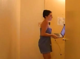 fellation, ejaculation-sur-le-corps, branlette, point-de-vue, webcam, brunette, bite