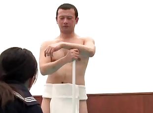 Japanse studenten doen overuren in de dojo (zie meer: shortina.comc...