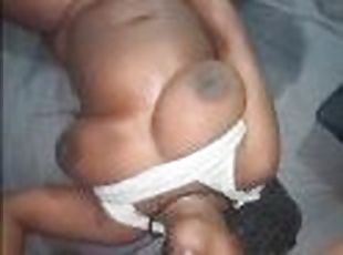 blowjob-seks-dengan-mengisap-penis, berkulit-hitam, jenis-pornografi-milf, hitam, pasangan, pelacur-slut, alat-mainan-seks, penis