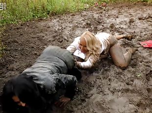 Wild lesbian hussies get dirty and enjoy group sex outdoors