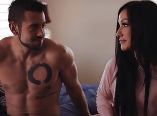 Jennifer White gets her pussy eaten out and fucked in the bedroom