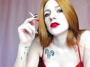 amatérske, červenovláska, fetišistické, sólo, fajčenie-smoking, tetovanie, koža
