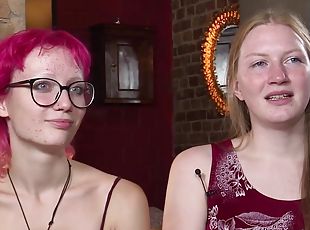 Ersties - Zoe und Tonja stehen auf ungewhnliche Dinge - Lesbian