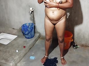 Mausi Ko Nahate Dekha Bathroom Me To Uske Boor Ko Aur Big Boobs Ko ...
