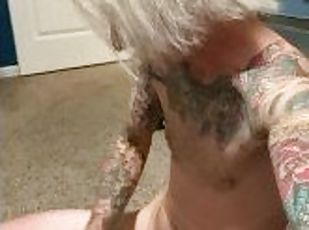 masturbation, amatör, cumshot, gigantisk-kuk, avrunkning, juckande, blond, ensam, tatuering, kuk