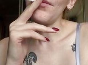 amatérske, červenovláska, sólo, fajčenie-smoking, tetovanie