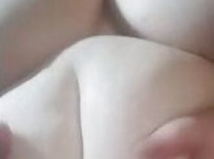 gros-nichons, amateur, milf, maman, belle-femme-ronde, joufflue, mère, seins, fétiche, solo