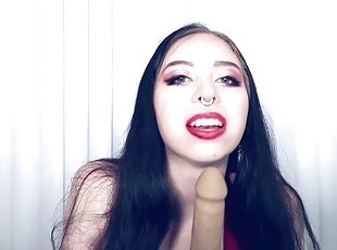 Goth harlot hot solo with sex toy
