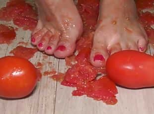 She Makes Tomato Juice Naked And Gets Horny While Doing It - KinkyB...