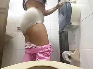 Camera catches nurse peeing in hospital toilet