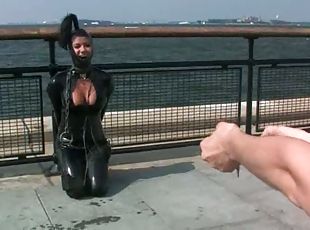 en-plein-air, bdsm, humiliation, femme-dominatrice