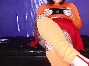 Velma PeeDesperation While Gaming Leads to Big Release and Orgasm F...