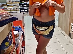 I flash my tits in the supermarket and change clothes