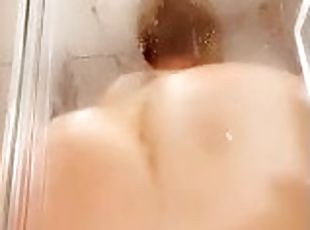 Thickest white bitch youve ever seen taking a shower, big ass cheeks everywhere
