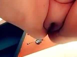 klitoris, onani, orgasme, pissing, pussy, amatør, milf, bbw, piercet, fetisj