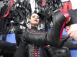 Leather gimp training (preview)