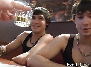 gigantisk-kuk, gay, massage, casting, svart, pov, college, europeisk, euro, söt