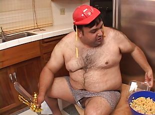 A fat guy eats food while getting to fuck a hot chick