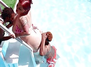 Latina Bbw Pornstar Lets Fans Play With Her Tits By The Pool! 10 Mi...
