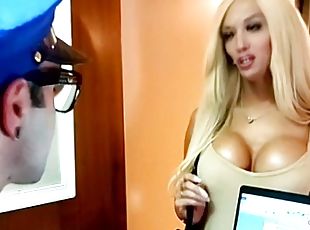 BARBIE ANDERSON TRANSEXUAL ARGENTINA CON POLICIA MUSCULOSO (VIDEO C...