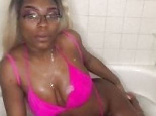 bañando, tetas-grandes, amateur, negra-ebony, madurita-caliente, desnudándose, lencería, fetichista, a-solas, fumando