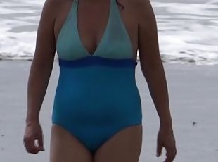 58-year-old Latina off on the beach before fucking a male with a hu...
