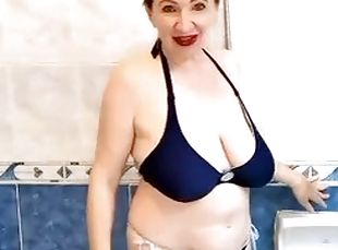 isot-tissit, valtava, amatööri, isoäiti-granny, milf, blondi, luonnollinen, suihku, bikini, puuma