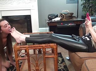 lesbiana, bdsm, picioare, blonda, fetish, latex, umilire, bruneta, femdom, tatuaj