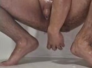 baden, pissen, dilettant, anal-sex, beule-schuss, homosexuell, wichsen, dildo, dusche, allein